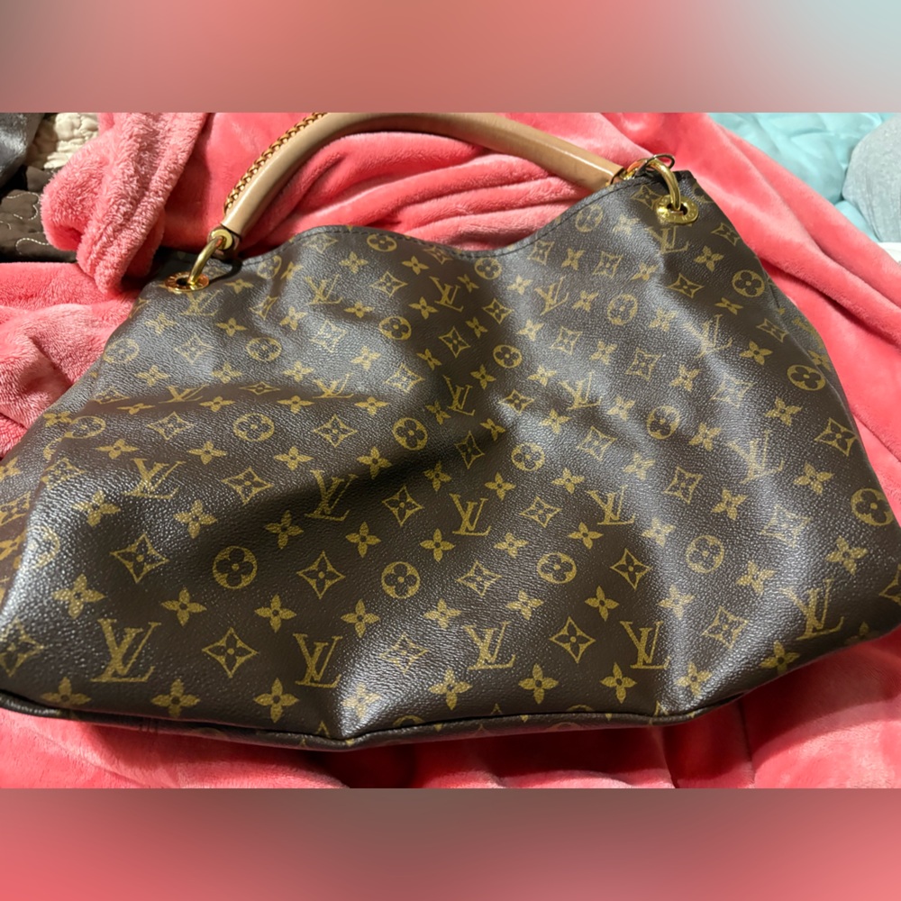 LOUIS VUITTON Artsy MM Monogram Hobo Bag